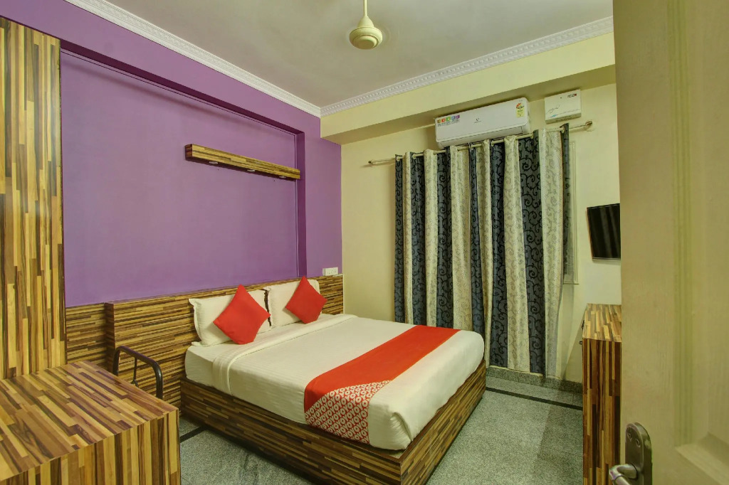 OYO 10321 Century Residency
