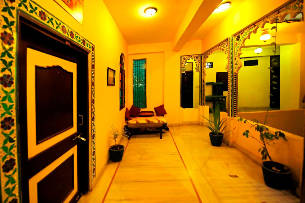 The Lake View Hotel- On Lake Pichola