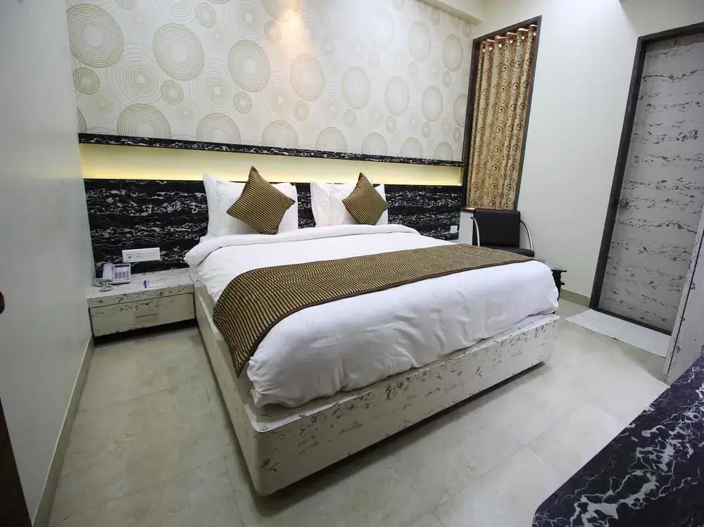 OYO Premium Home Guard Chowk Dwarka