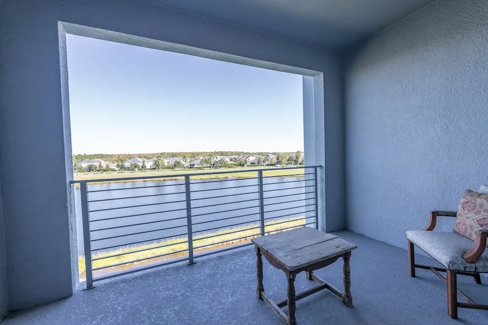 Comfortable 2BR Condo w/ Lake Views