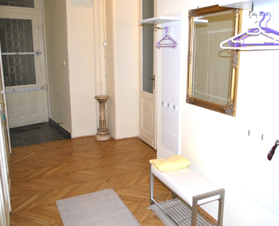 Anabelle Bed and Budapest