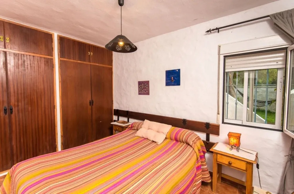 Zahora 101280 2 Bedroom Apartment By Mo Rentals
