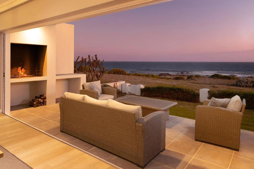 Shore's Edge cottage