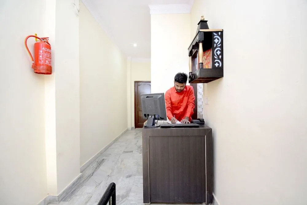 Oyo 38123 Jb Inn