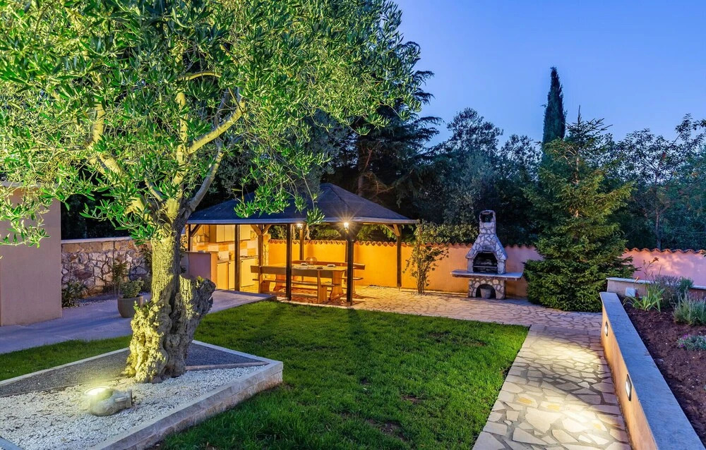 Nice Home in Banjole With Wifi and 1 Bedrooms