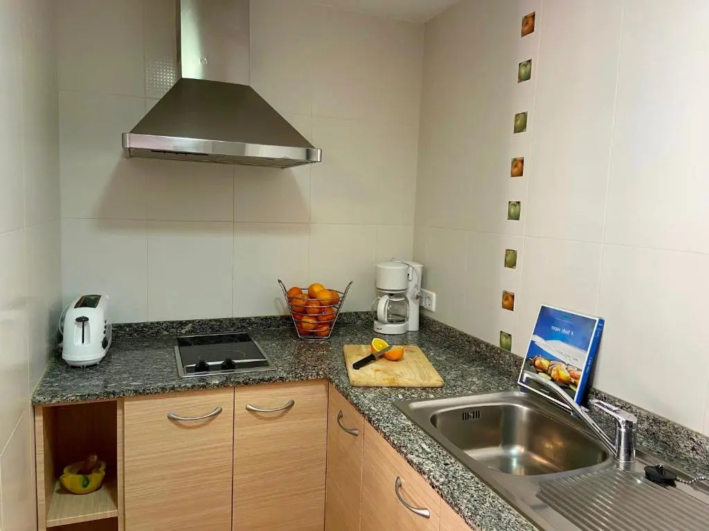 APARTAMENTOS AQUARIUM. 150 METROS PLAYA