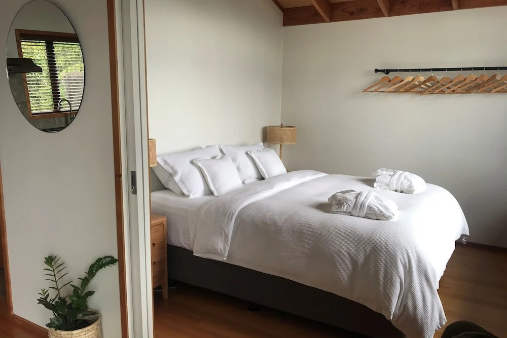 Adrift In Golden Bay- Absolute Beachfront Villas