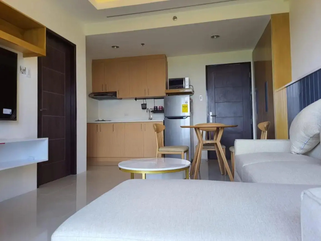 A condo with lake view near Highlands Steakhouse