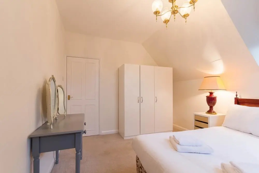 NEW Cosy 2 Bedroom Detached House West Finchley