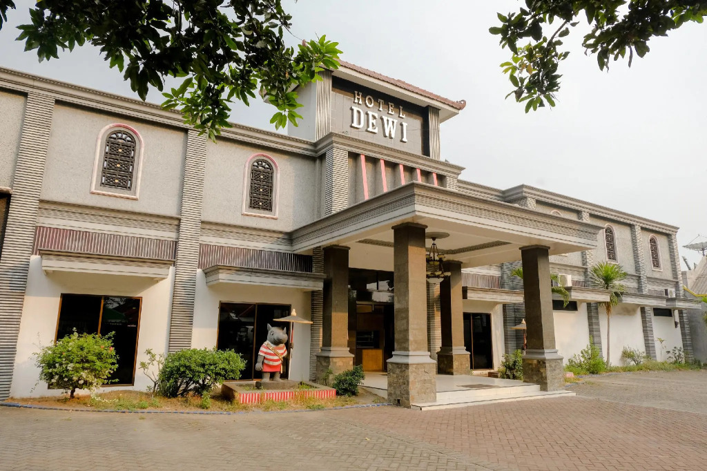 Hotel Dewi near GOR Merdeka Jombang Mitra RedDoorz