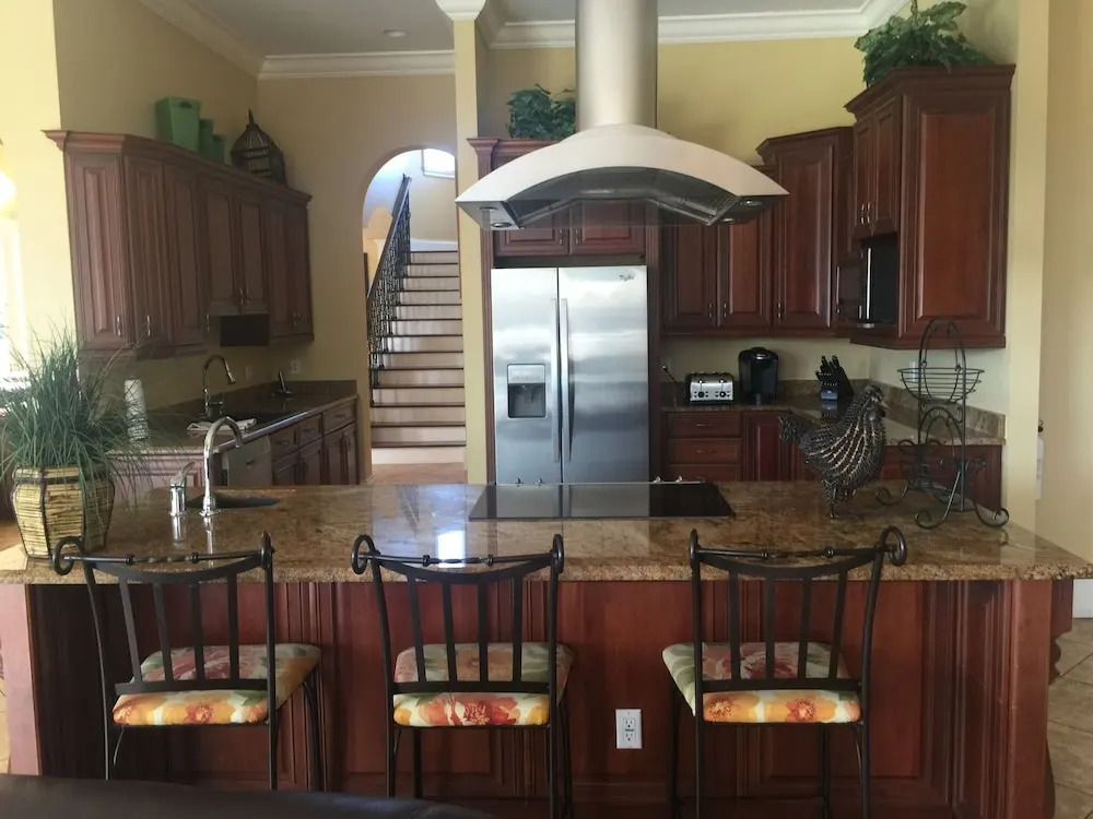 Beautiful Huge Marco Island Fl Waterfront Home- Great for Large Families