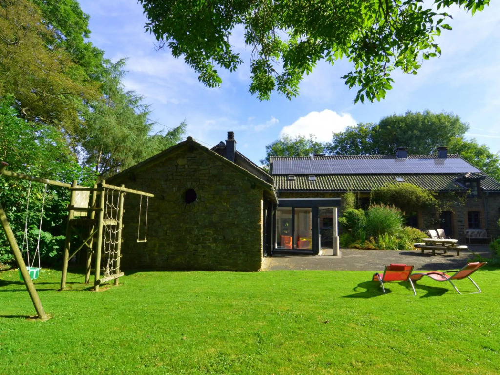 Eco Farmhouse by High Fens