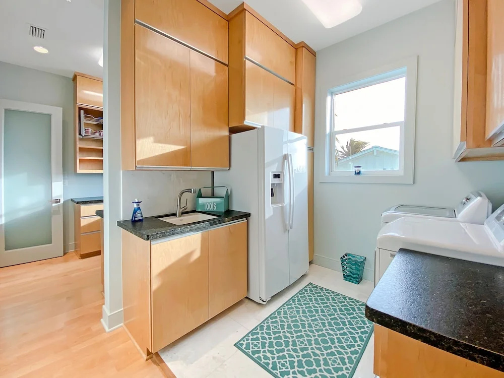 1893bays 5 Bedroom Home