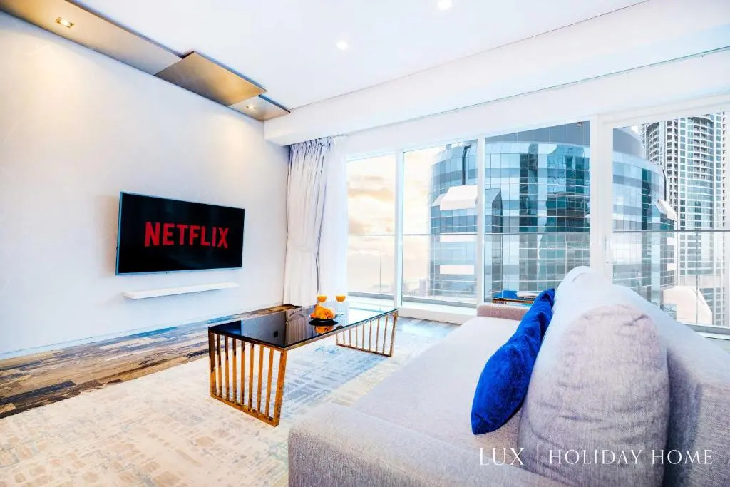 LUX - Lavish Suite with Full Palm Jumeirah View 2
