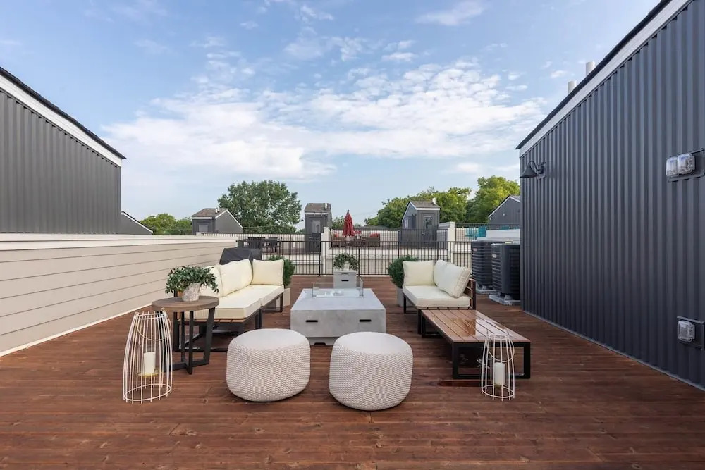 Domio Sylvan Park Modern 4BR Balcony