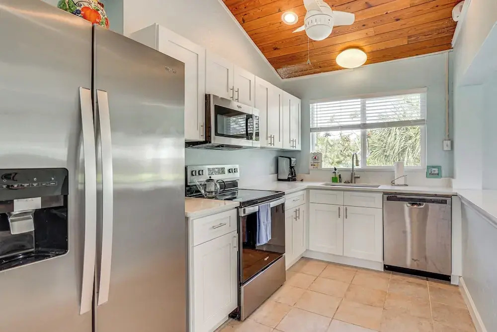 Coastal Escape w/ Yard Near Anna Maria Island