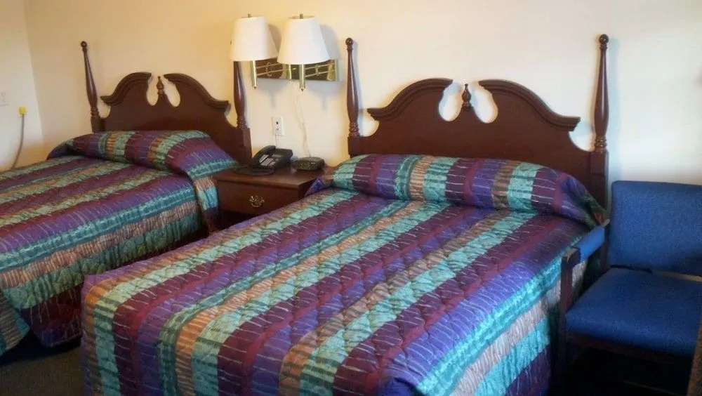 Four Oaks Lodging
