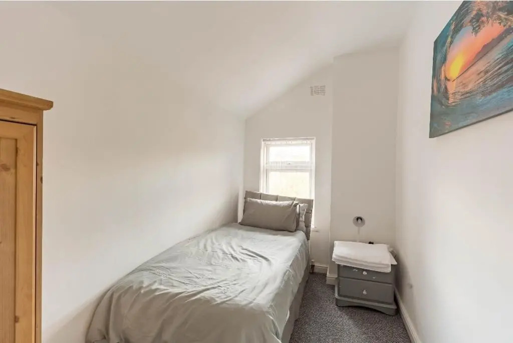 BIRMINGHAM SOUTHFIELD HOUSE 3 BEDROOMS WITH 7 BEDS great motorway links M5 M6 M42 A38 A34