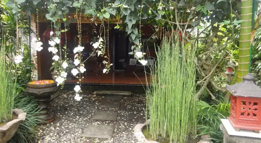 Anom Cottages