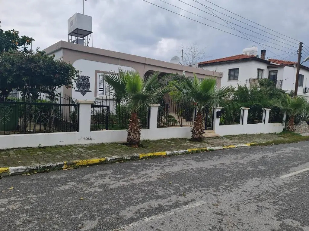 Ayorgiev 3 Bedroom Cosy House