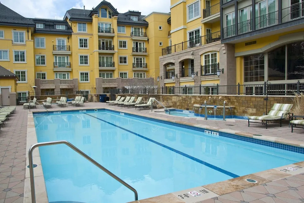 Ritz Carlton Vail #200 3 Bedroom Condo by RedAwning