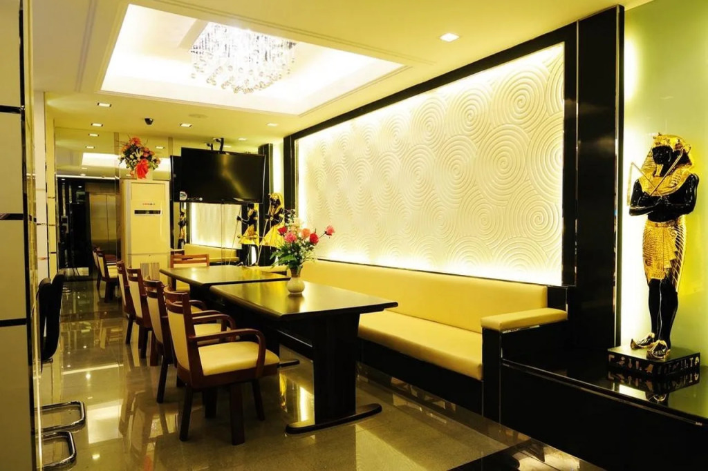 Gusto Pratunam Hotel
