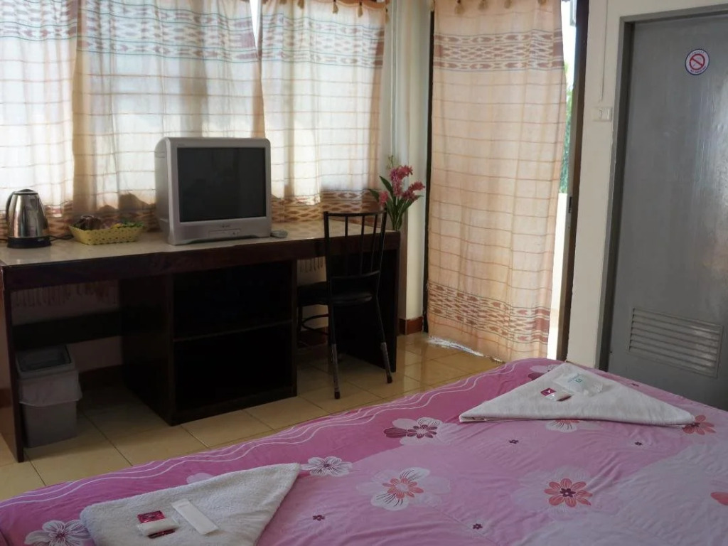 Phuttipong Apartment