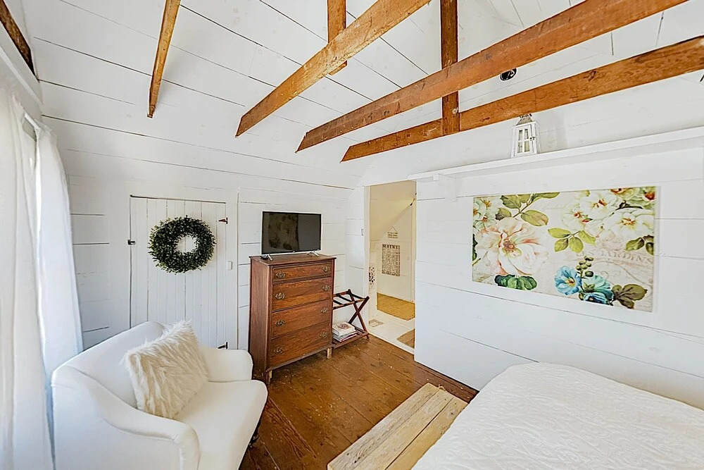 New Listing! Charming Bayside Barn W/ Fire Pit 2 Bedroom Home