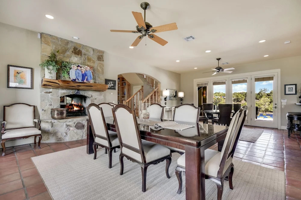 The Authentic Atx Experience Estate 5 Bedrooms 5 Bathrooms Home