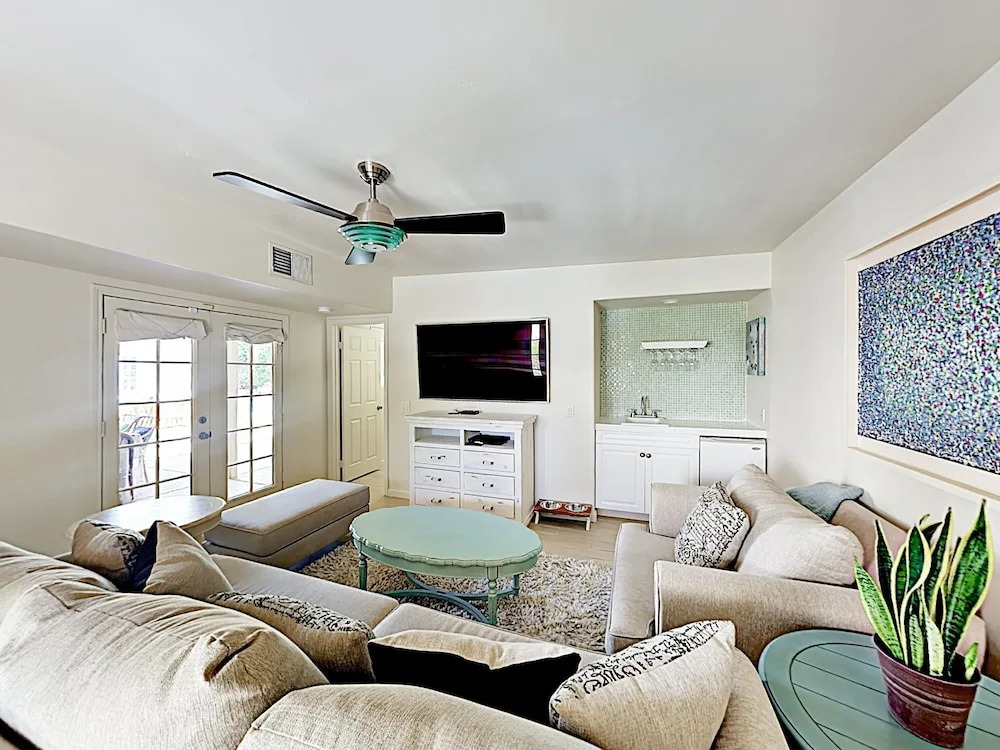 1088 Palm Springs - 3 Br Home