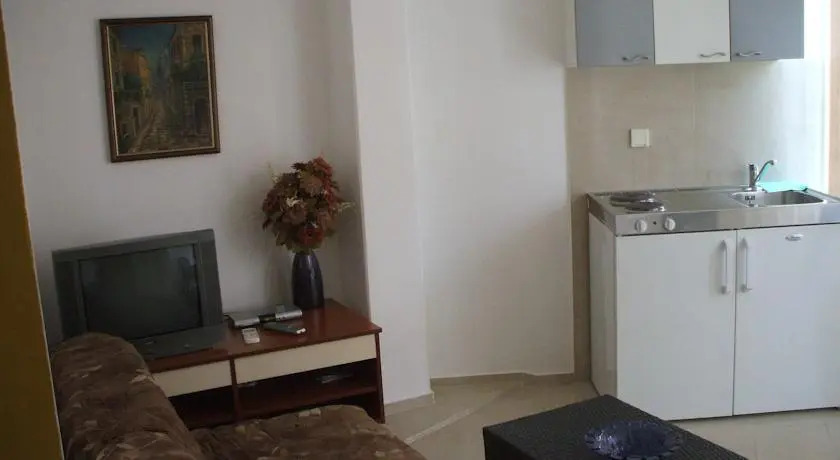 Egon Apartments