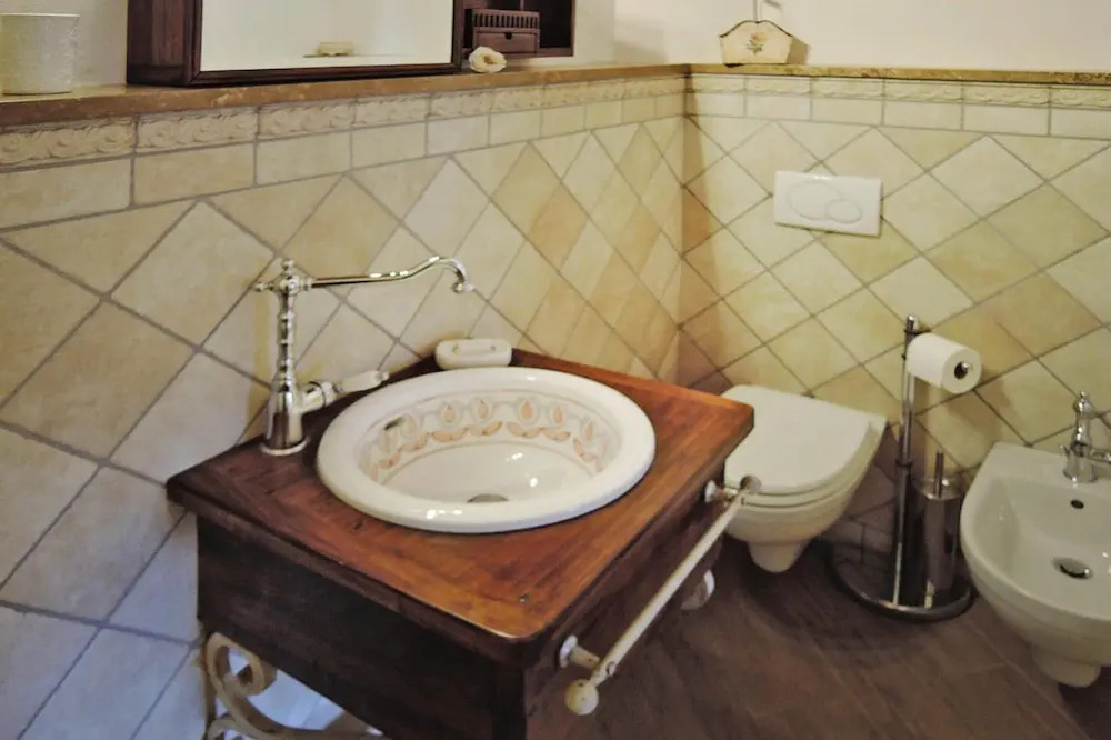 Villa in Vinci with Private Pool & Vineyard Views