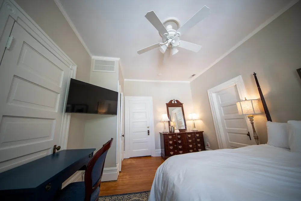 The Edenton Collection - Captain’s Quarters Inn