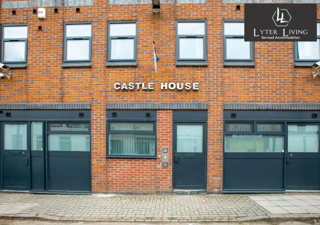 Studio Apartments by Lyter Living Desks & Wifi - Monthly Stays Available