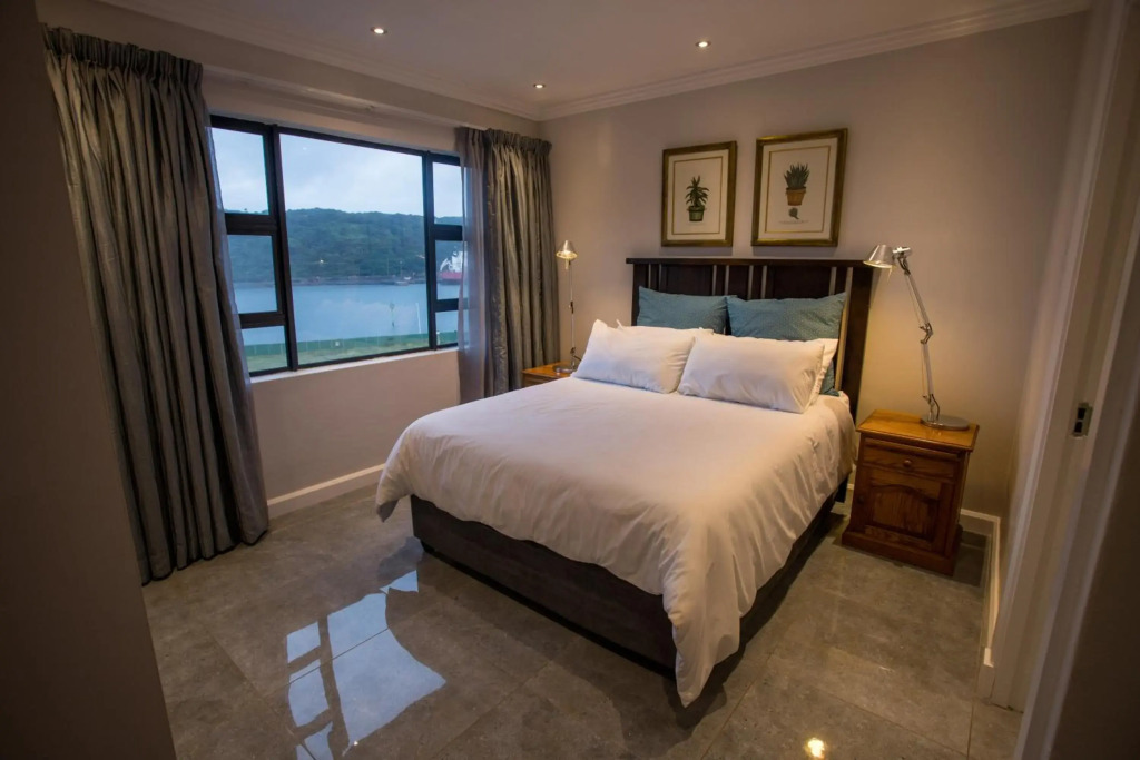 uSHAKA WATERFRONT - PENTHOUSE PLUSH PERFECTION