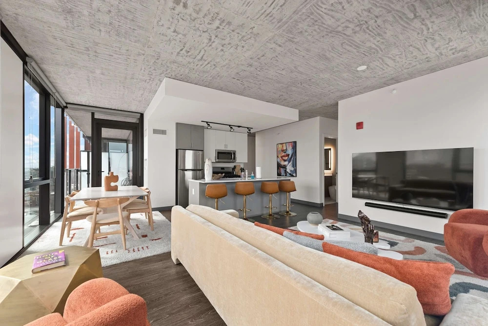 Cloud9 6 apt for 30ppl Fulton Market The Nouveau