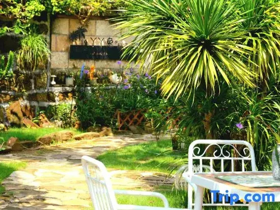 The Secret Garden of Weizhou Island Rabbit B&B (Shell Beach Colorful Beach Branch)