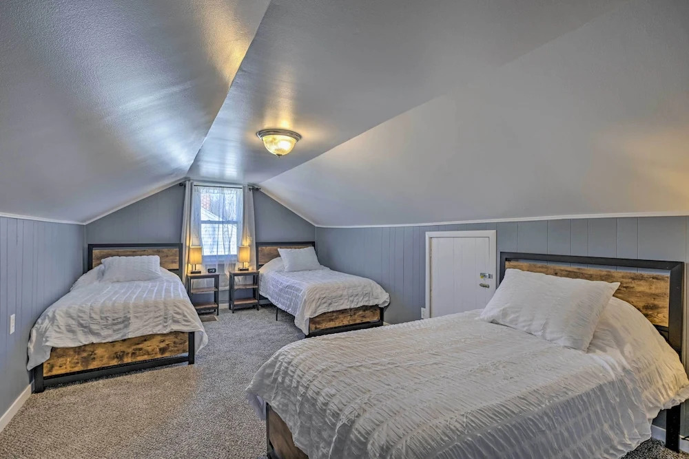 Charming Family Home ~ 4 Mi to Granite Peak!