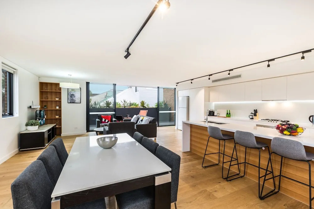 Sydney Townhouse with Parking and Deck