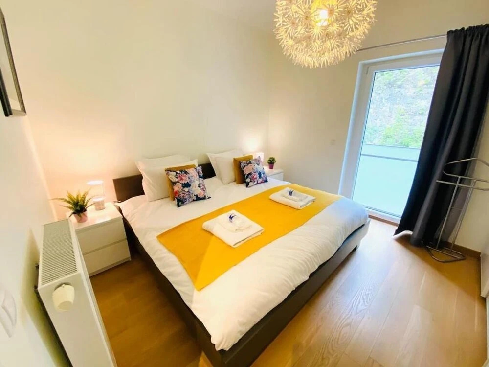3 bedrooms in Center w Terrace&Parking