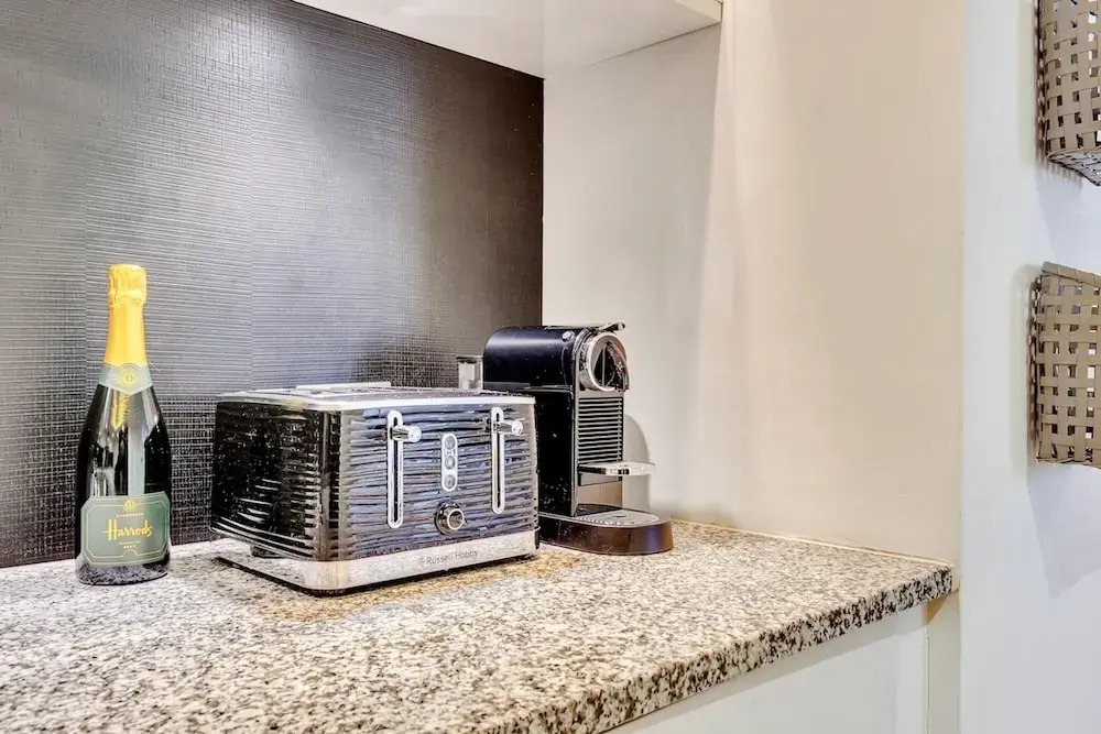 Luxe 4-bed Mews Home - 10 min to Harrods