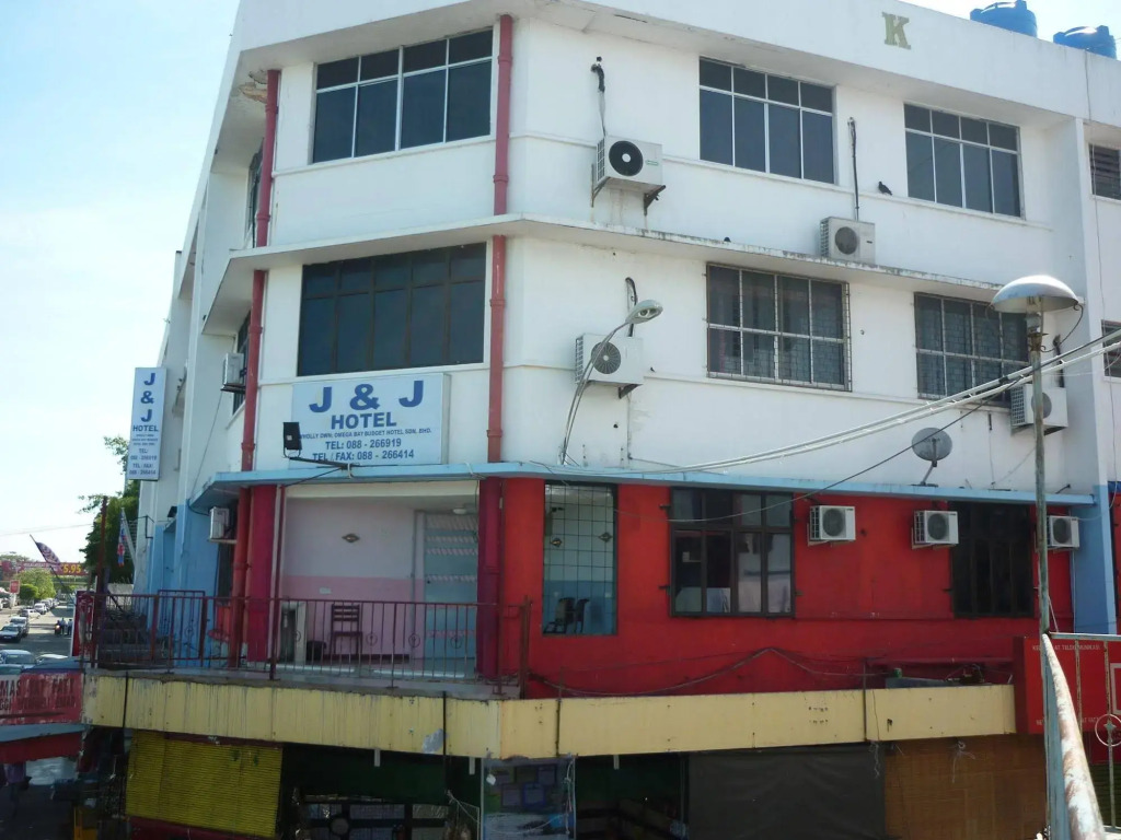 J & J Hotel