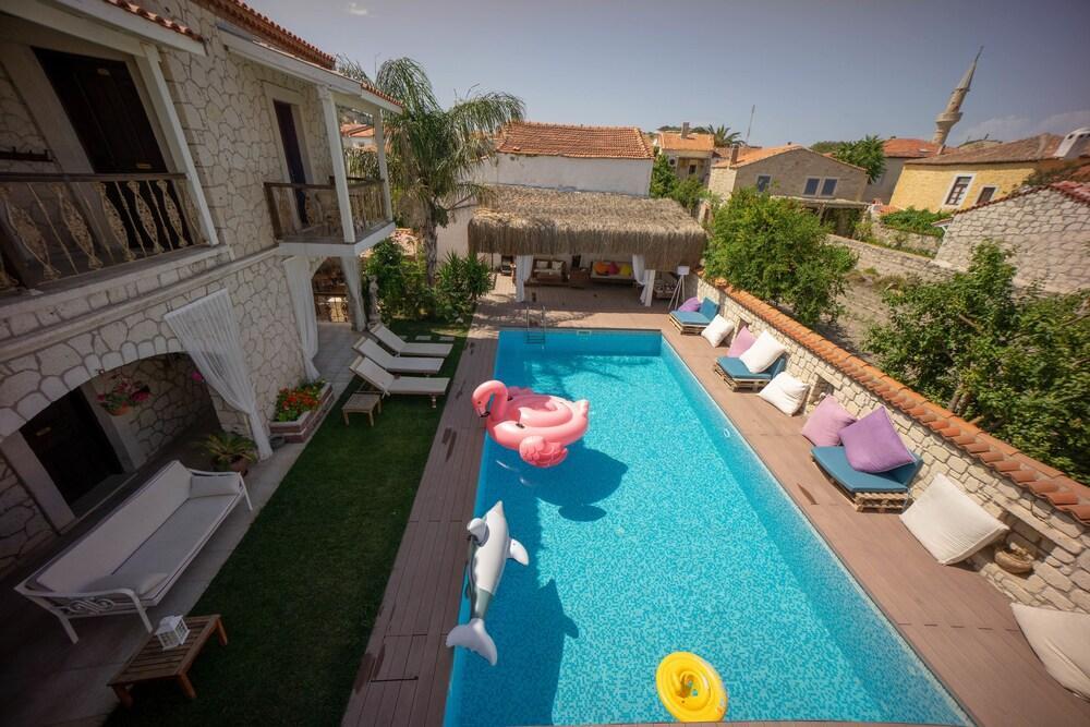 Nobela Hotel