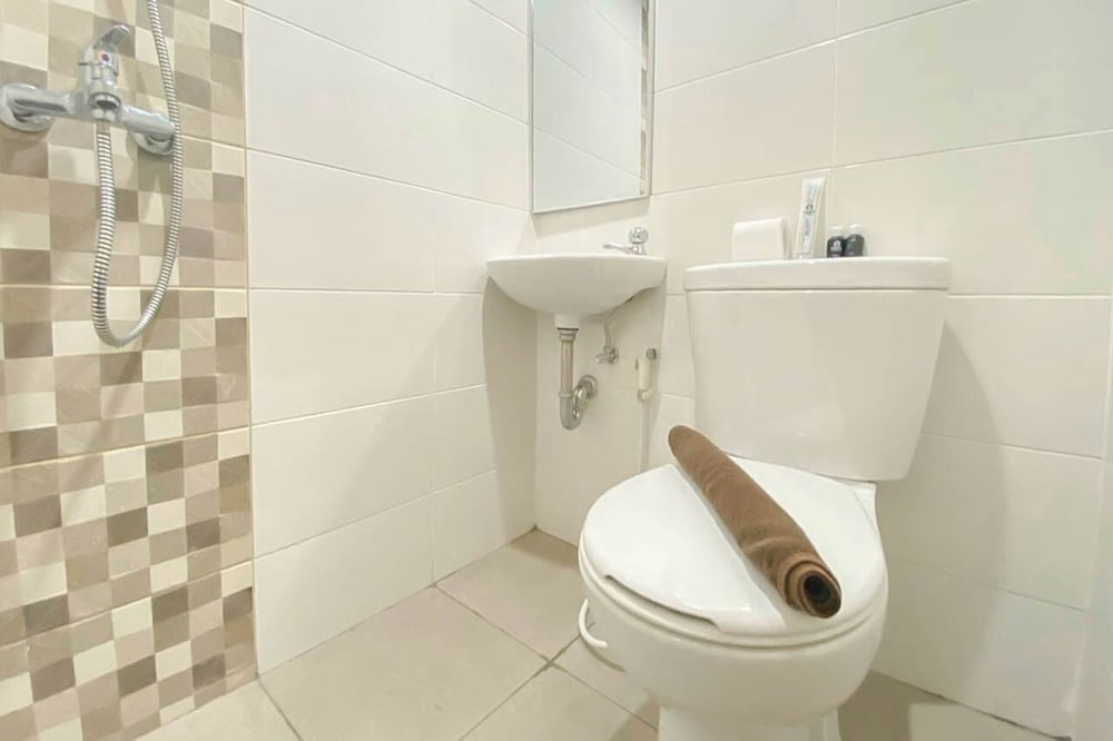 Compact Studio With City View At The Alton Apartment
