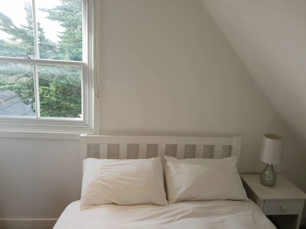 Stylish Home Central Windsor-Walk 2 All The Sights - By Tempstay