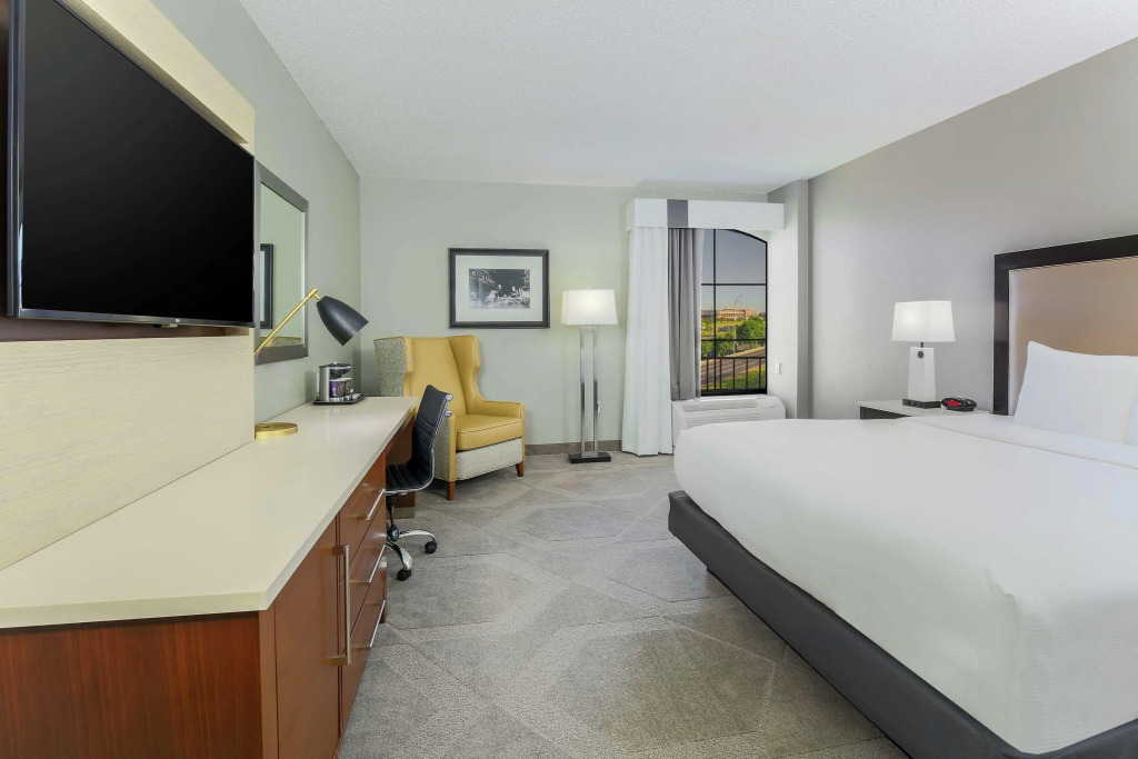 DoubleTree by Hilton Austin-University Area