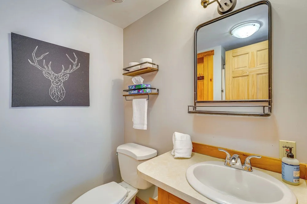 Picture-perfect Vermont Mtn Cabin w/ Hot Tub!