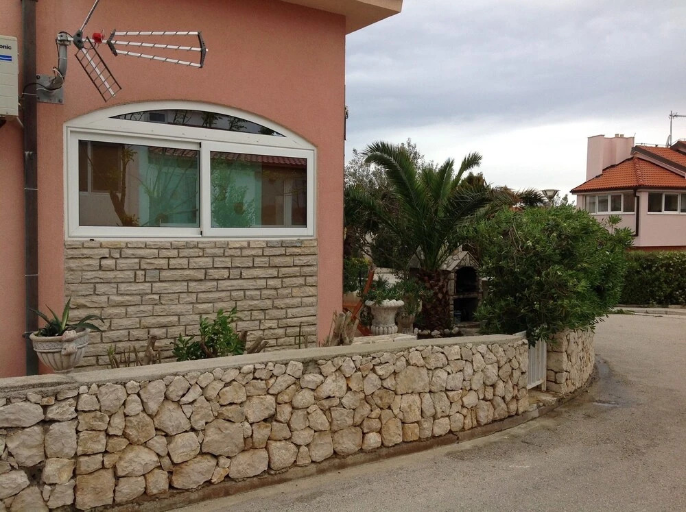 Apartment With 2 Bedrooms in Novalja, With Enclosed Garden and Wifi -
