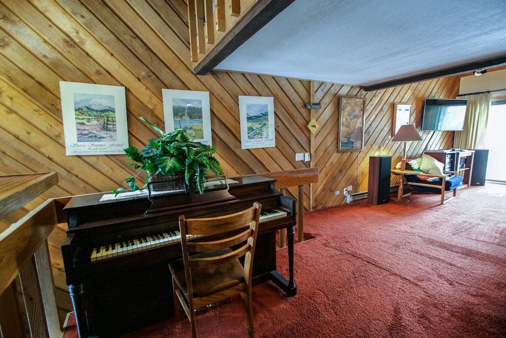 Snowcreek II #308 3 Bedrooms 2 Bathrooms Condo