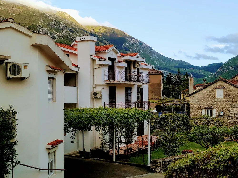 Rooms & Apartments Vukasović
